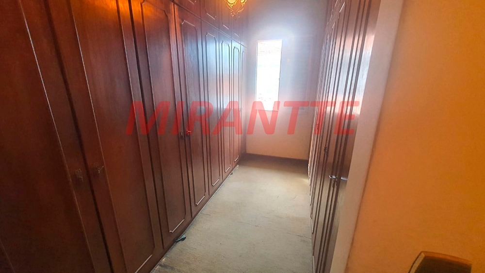 Sobrado de 200m² com 3 quartos em Vila Mazzei