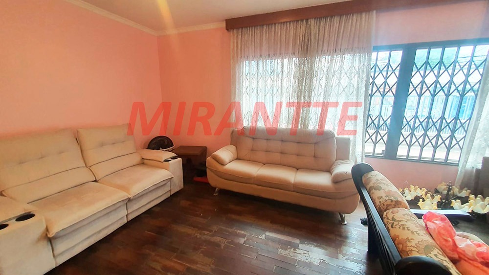 Sobrado de 200m² com 3 quartos em Vila Mazzei