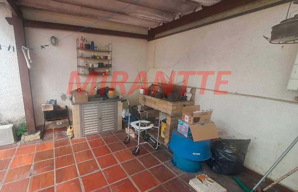 Sobrado de 200m² com 3 quartos em Vila Mazzei