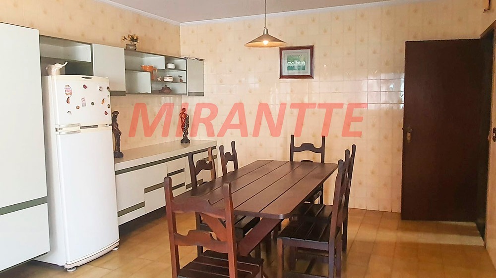 Sobrado de 200m² com 3 quartos em Vila Mazzei