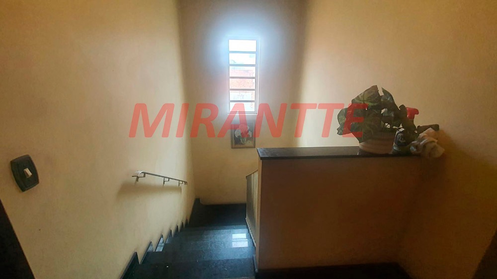 Sobrado de 200m² com 3 quartos em Vila Mazzei