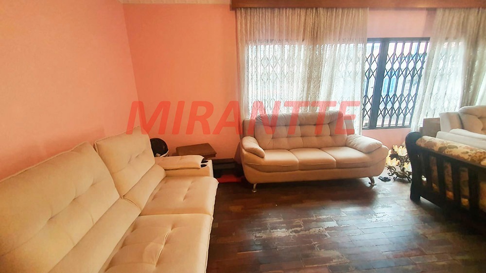 Sobrado de 200m² com 3 quartos em Vila Mazzei
