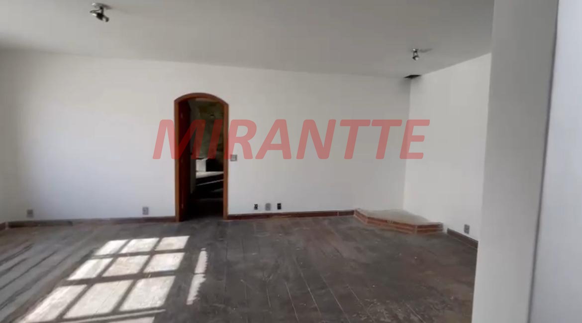 Comercial de 240m² em Santana