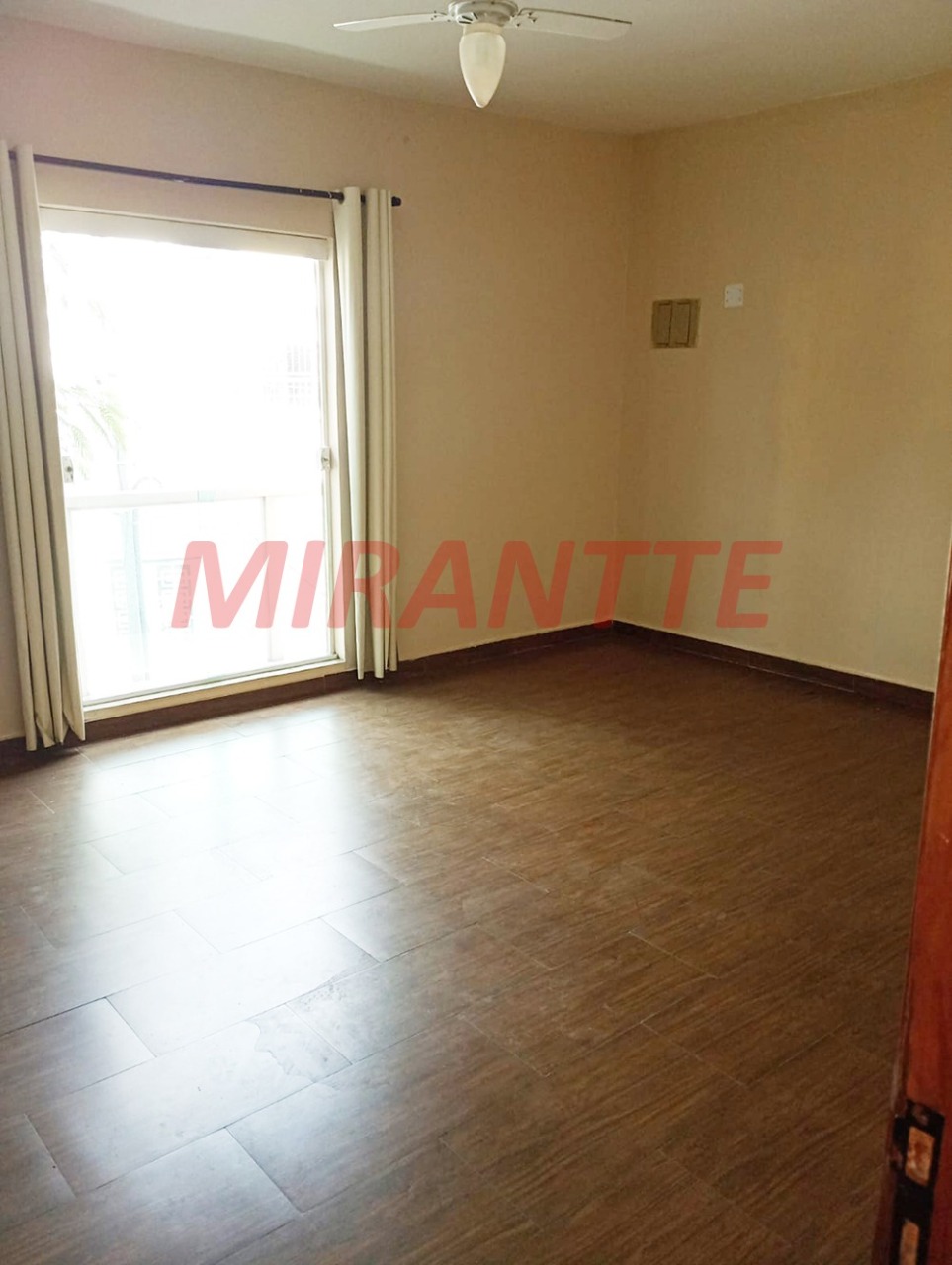 Sobrado de 280m² com 3 quartos em Santana