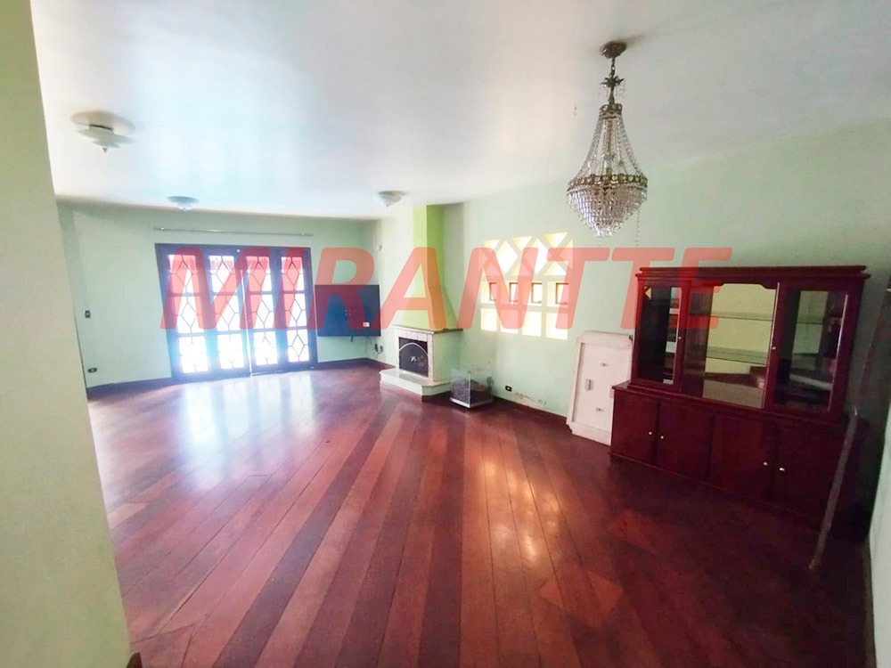 Sobrado de 300m² com 3 quartos em Jardim Virginia Bianca