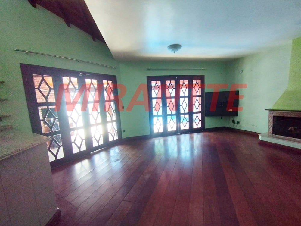 Sobrado de 300m² com 3 quartos em Jardim Virginia Bianca