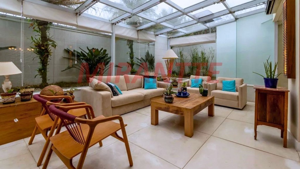 Cond. fechado de 359m² com 3 quartos em Horto Florestal