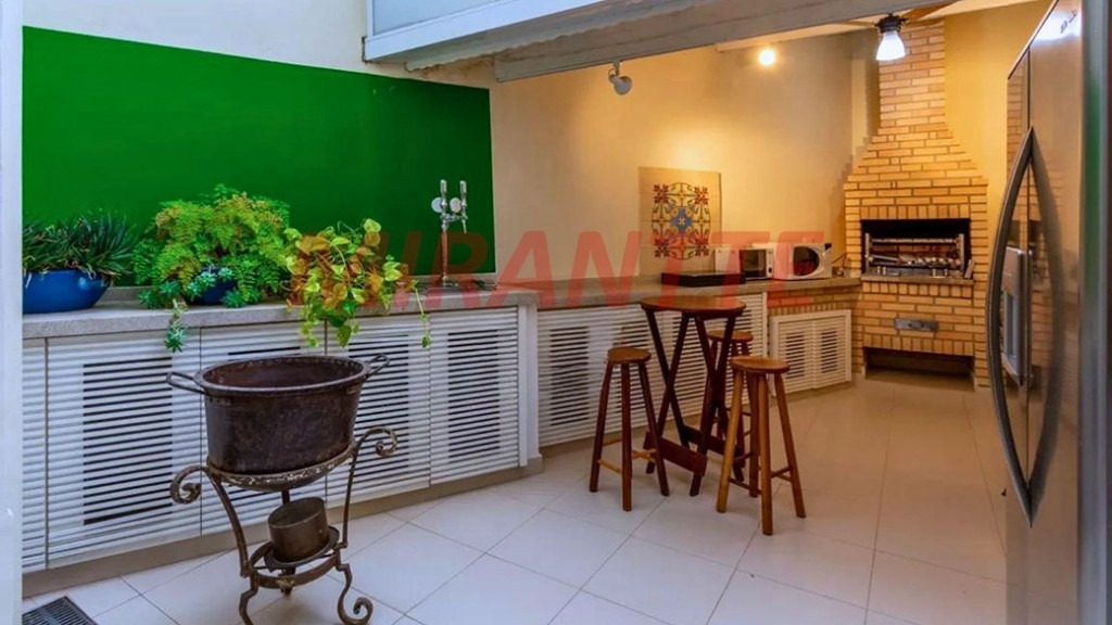 Cond. fechado de 359m² com 3 quartos em Horto Florestal