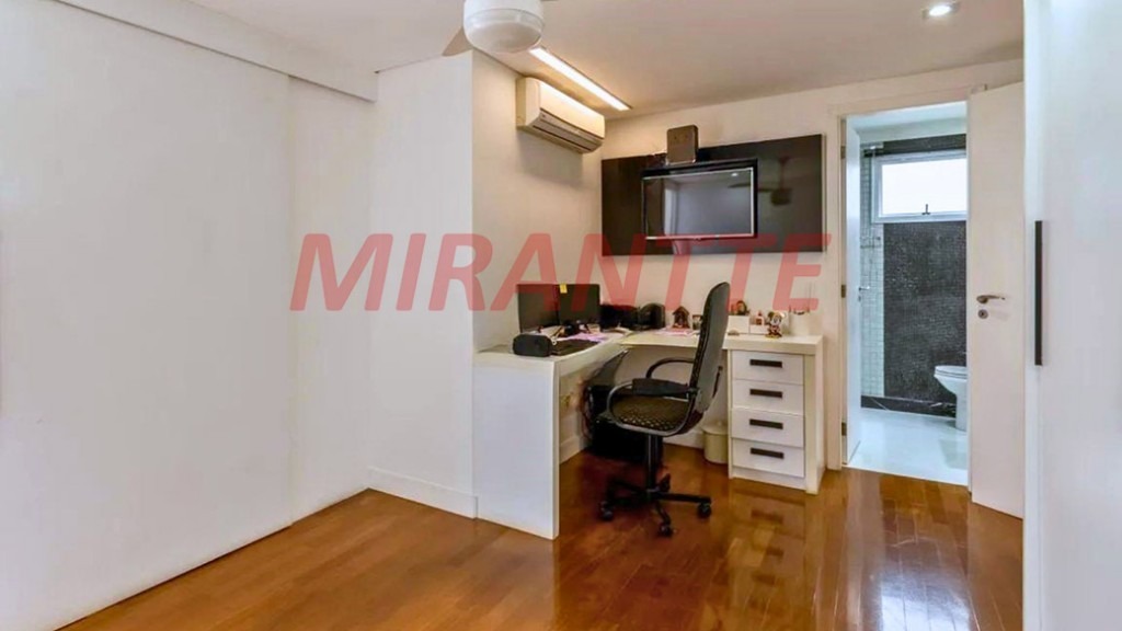 Cond. fechado de 359m² com 3 quartos em Horto Florestal
