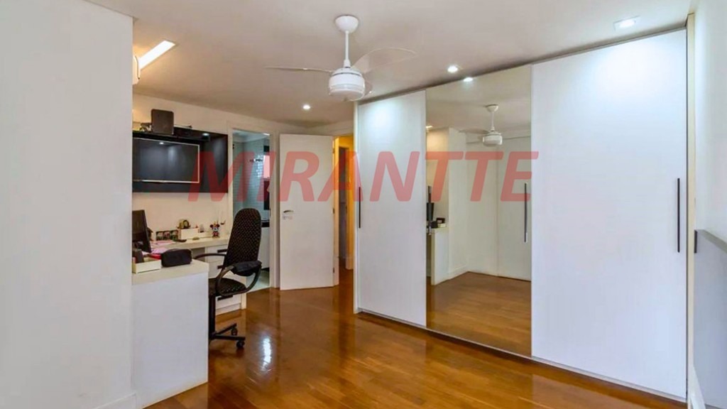 Cond. fechado de 359m² com 3 quartos em Horto Florestal