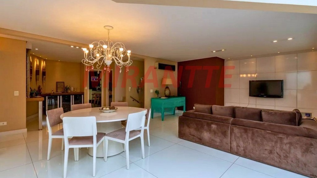 Cond. fechado de 359m² com 3 quartos em Horto Florestal