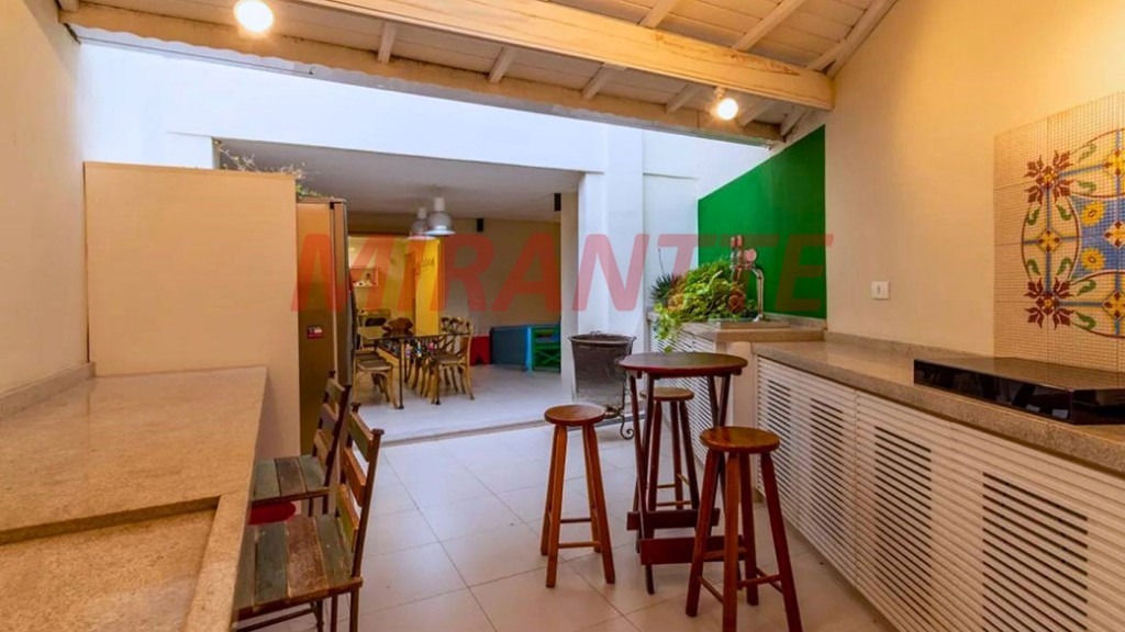 Cond. fechado de 359m² com 3 quartos em Horto Florestal