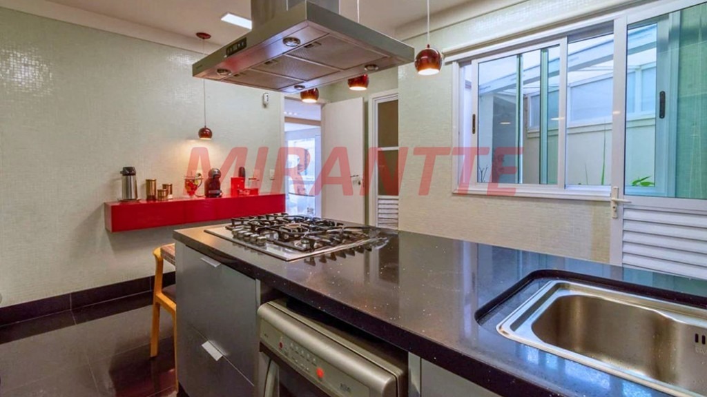 Cond. fechado de 359m² com 3 quartos em Horto Florestal