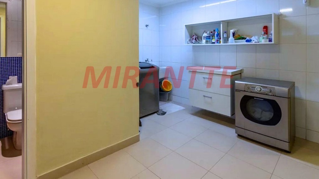 Cond. fechado de 359m² com 3 quartos em Horto Florestal