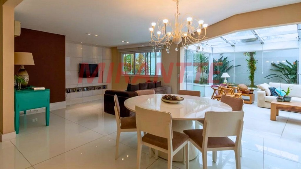 Cond. fechado de 359m² com 3 quartos em Horto Florestal