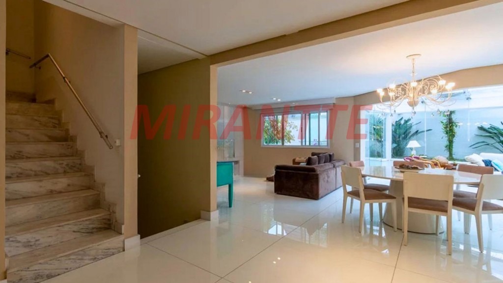 Cond. fechado de 359m² com 3 quartos em Horto Florestal