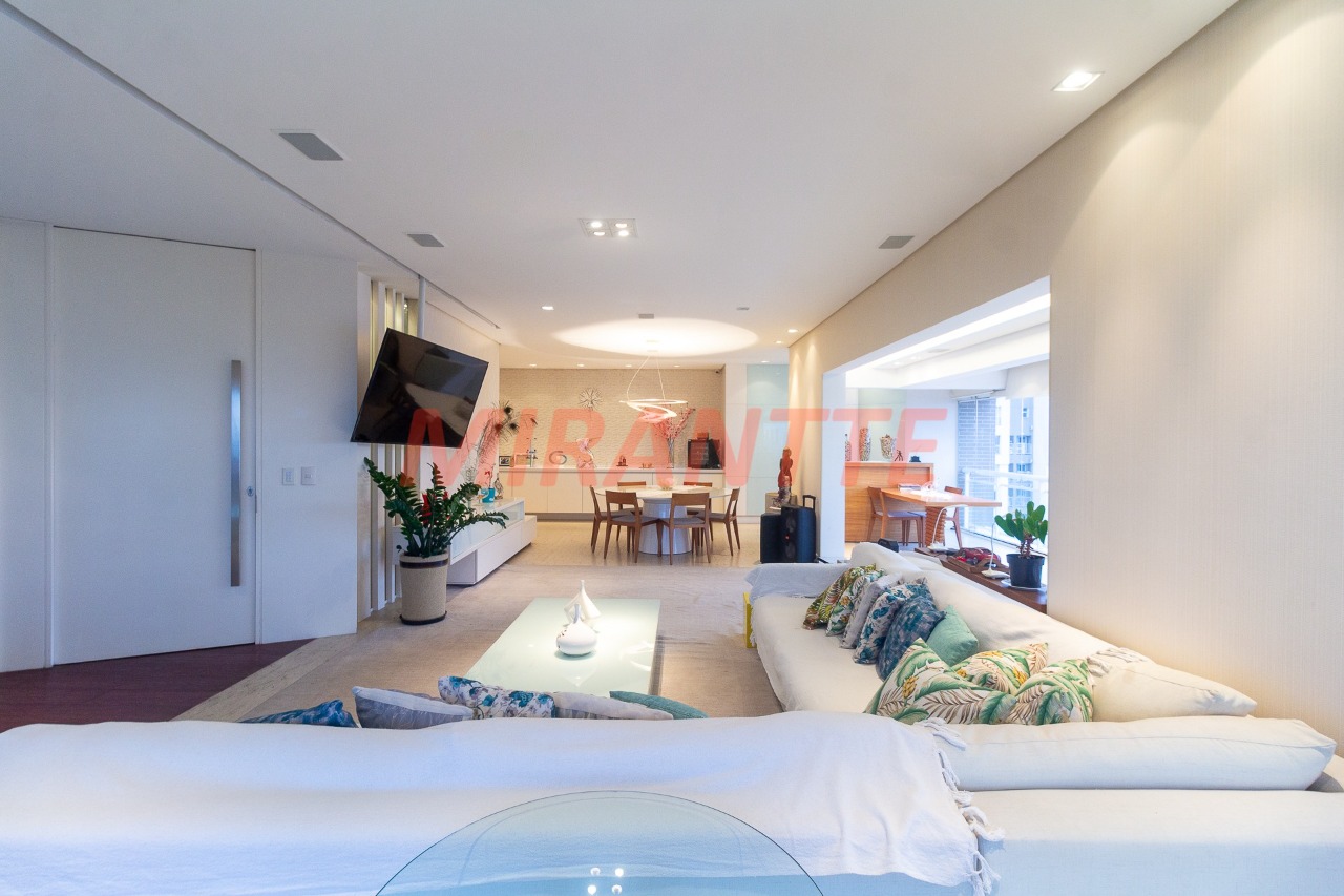 Cobertura de 380m² com 5 quartos em Santana