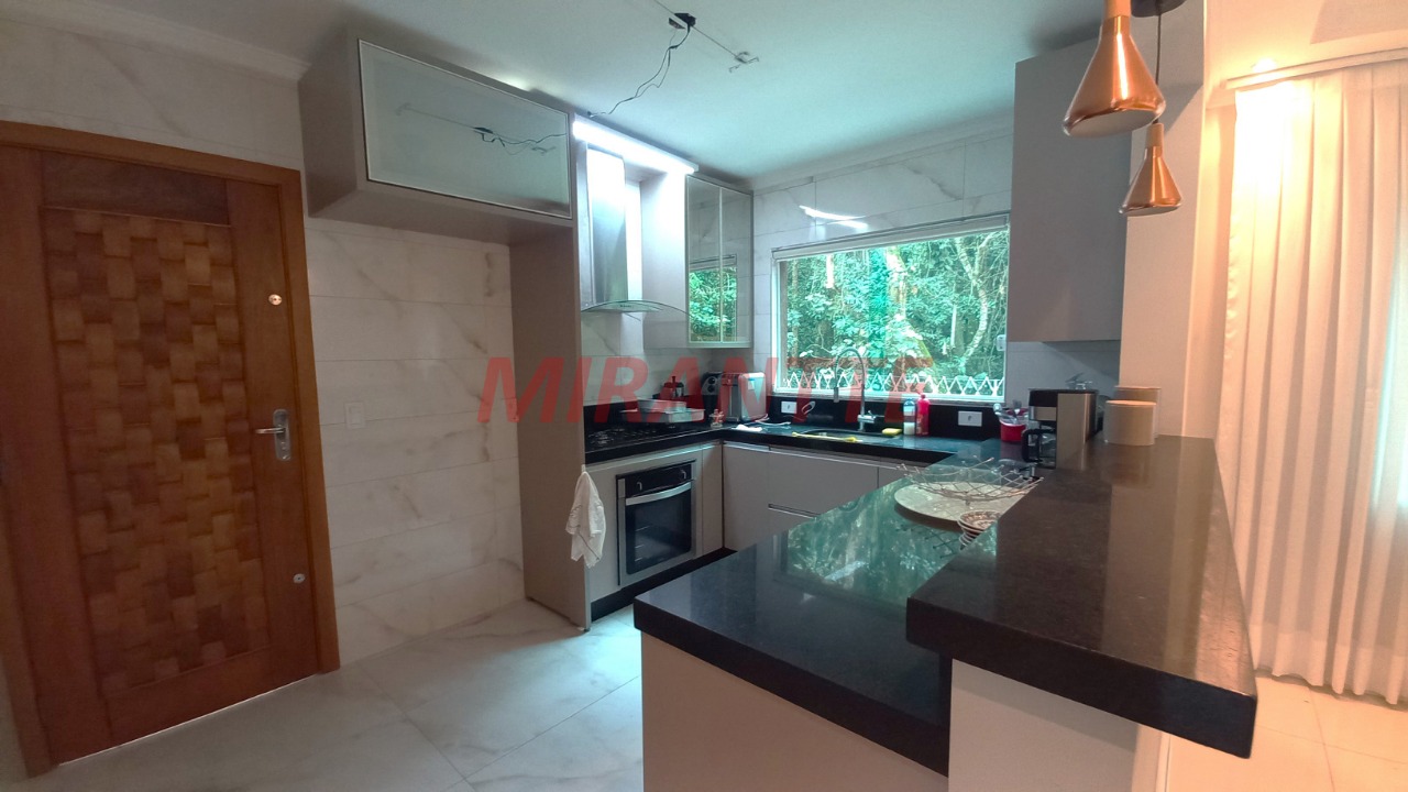 Sobrado de 200m² com 3 quartos em Vila Pedra Branca