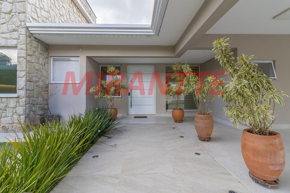 Cond. fechado de 500m² com 4 quartos em Roseira