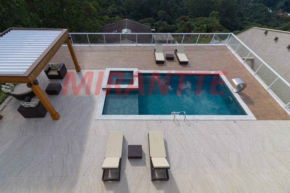 Cond. fechado de 500m² com 4 quartos em Roseira
