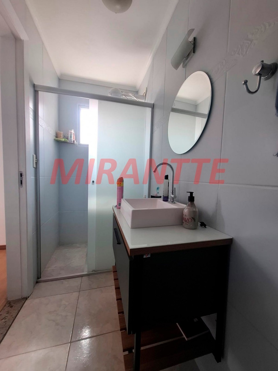 Cond. fechado de 185m² com 3 quartos em Água Fria