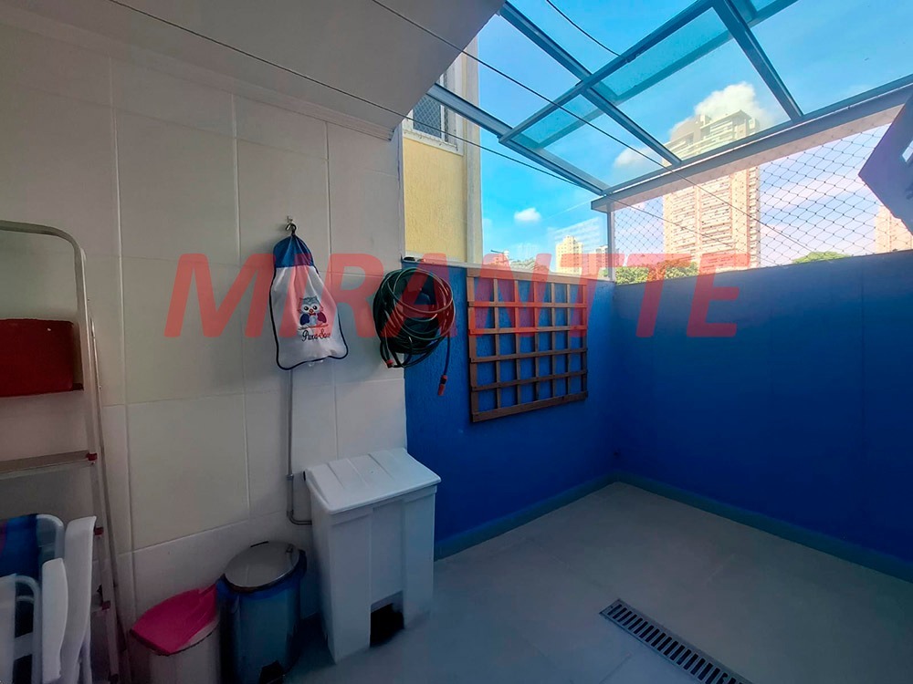 Cond. fechado de 185m² com 3 quartos em Água Fria
