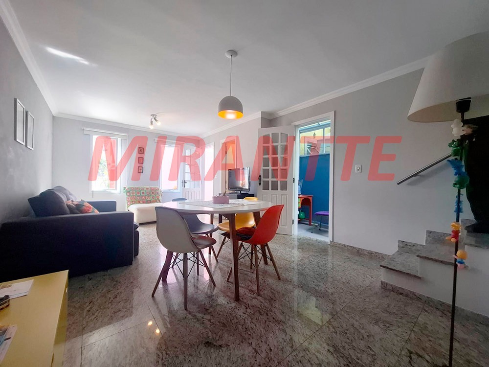 Cond. fechado de 185m² com 3 quartos em Água Fria