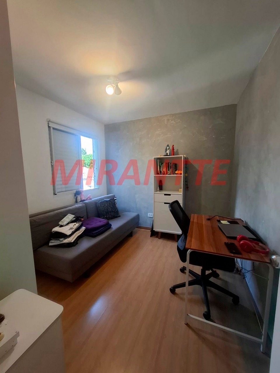 Cond. fechado de 185m² com 3 quartos em Água Fria