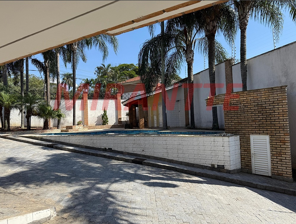 Cond. fechado de 210m² com 3 quartos em Horto