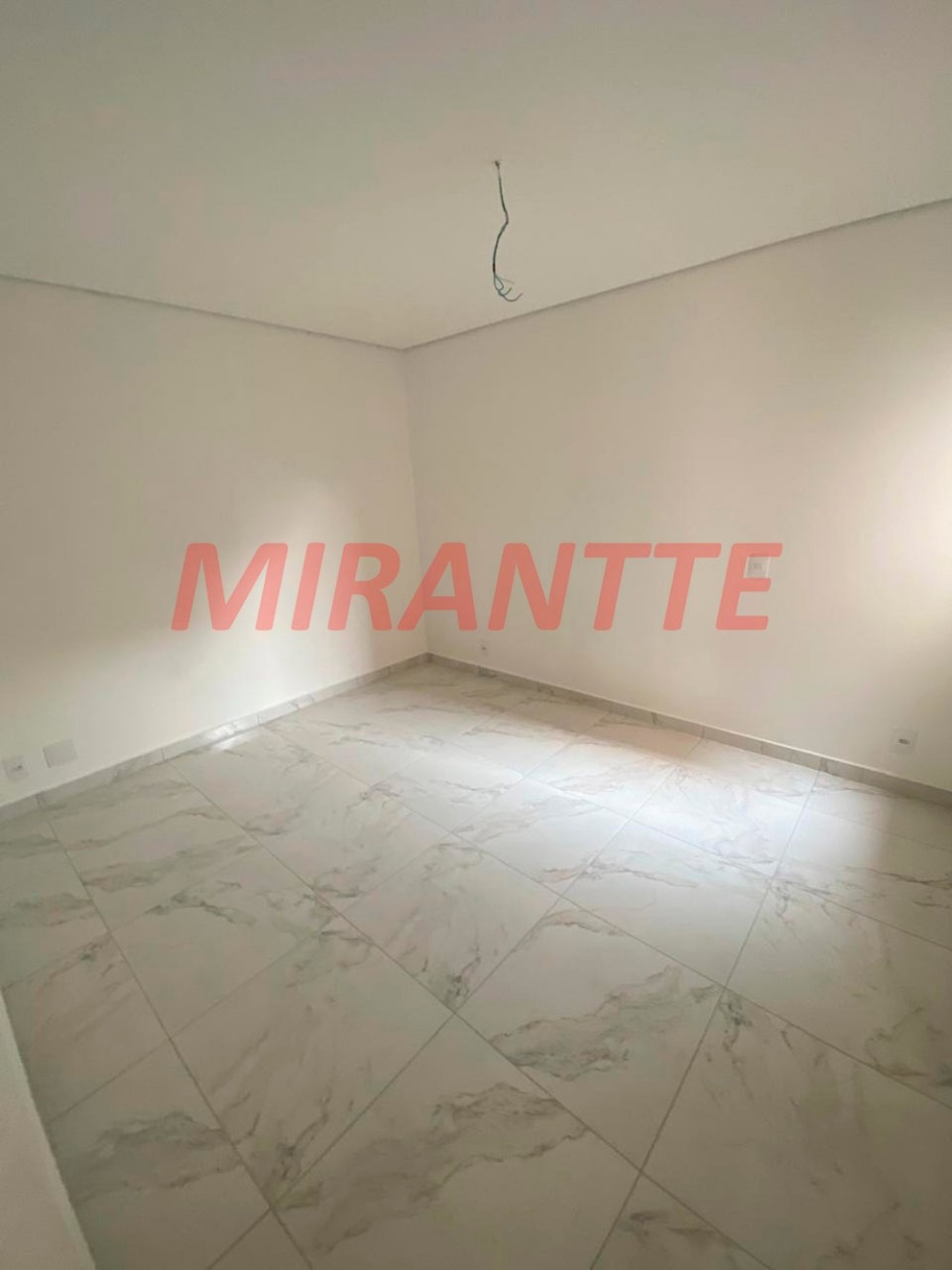 Cond. fechado de 175m² com 3 quartos em Jardim Santa Inês