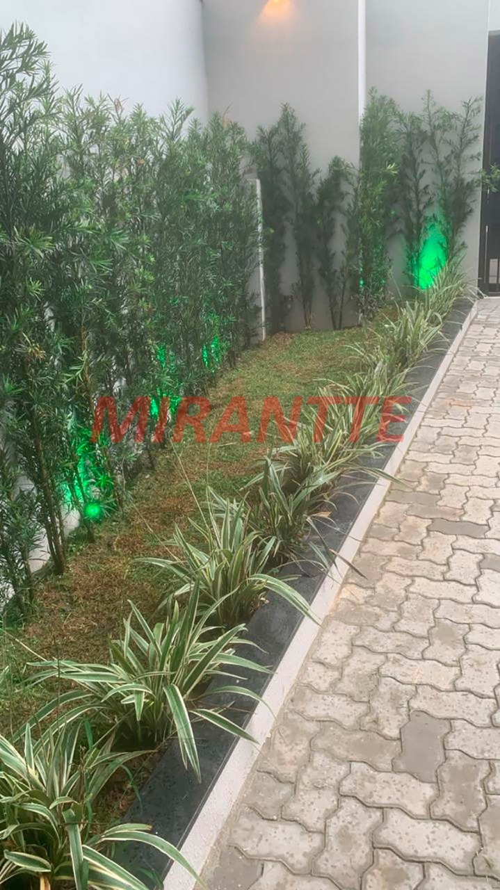 Cond. fechado de 175m² com 3 quartos em Jardim Santa Inês
