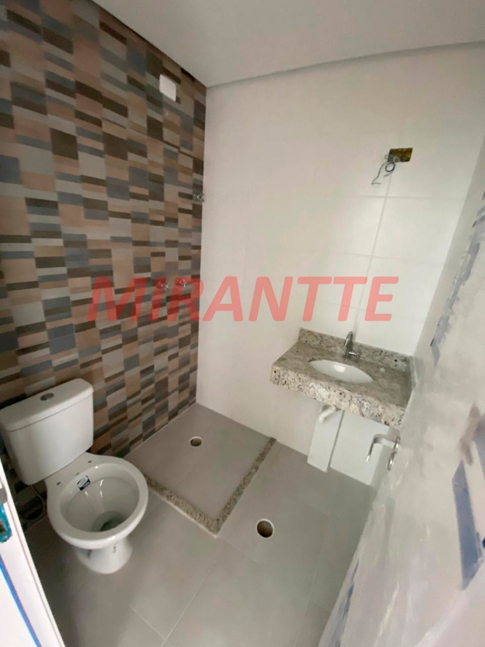 Cond. fechado de 175m² com 3 quartos em Jardim Santa Inês