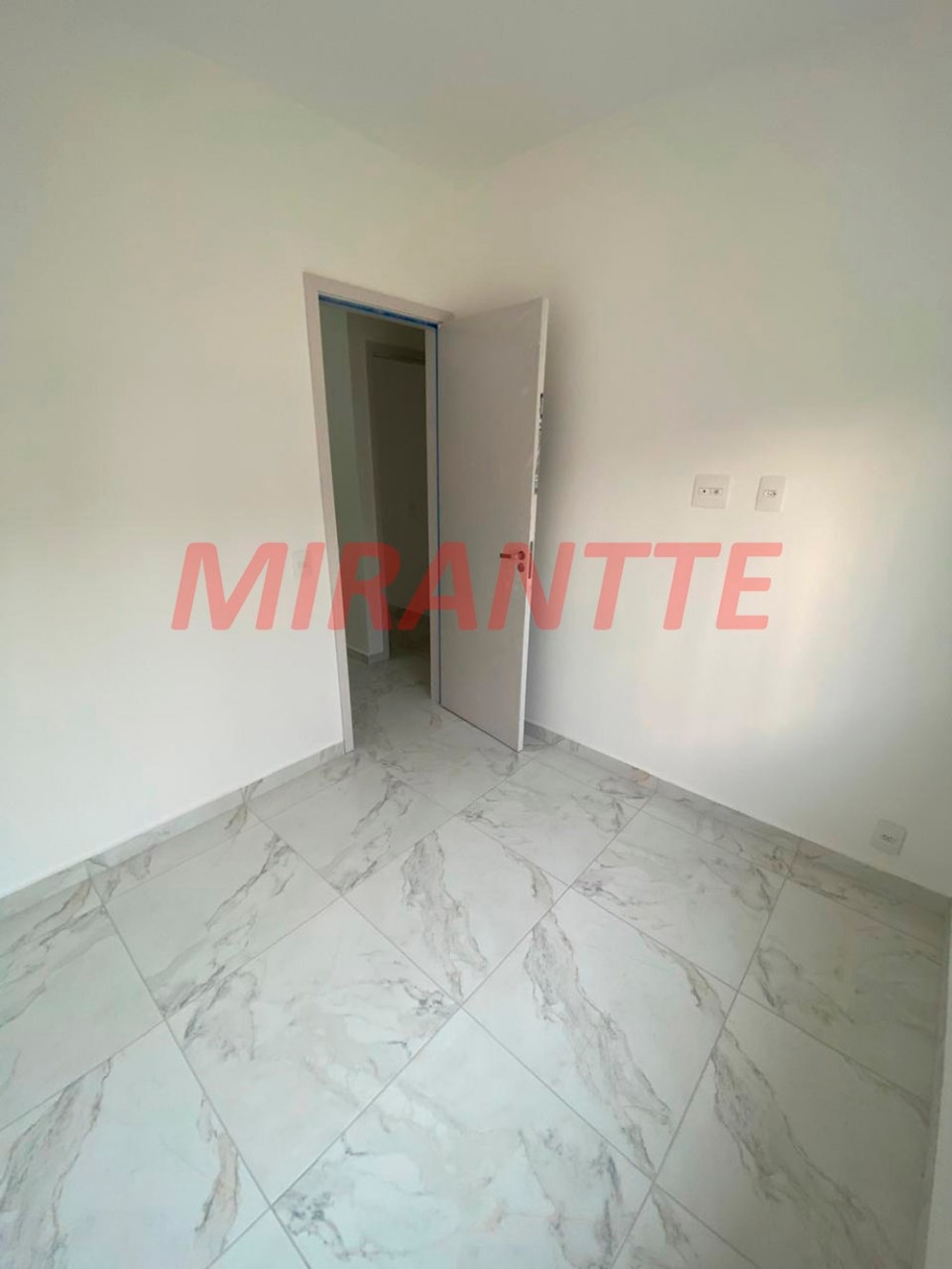 Cond. fechado de 175m² com 3 quartos em Jardim Santa Inês