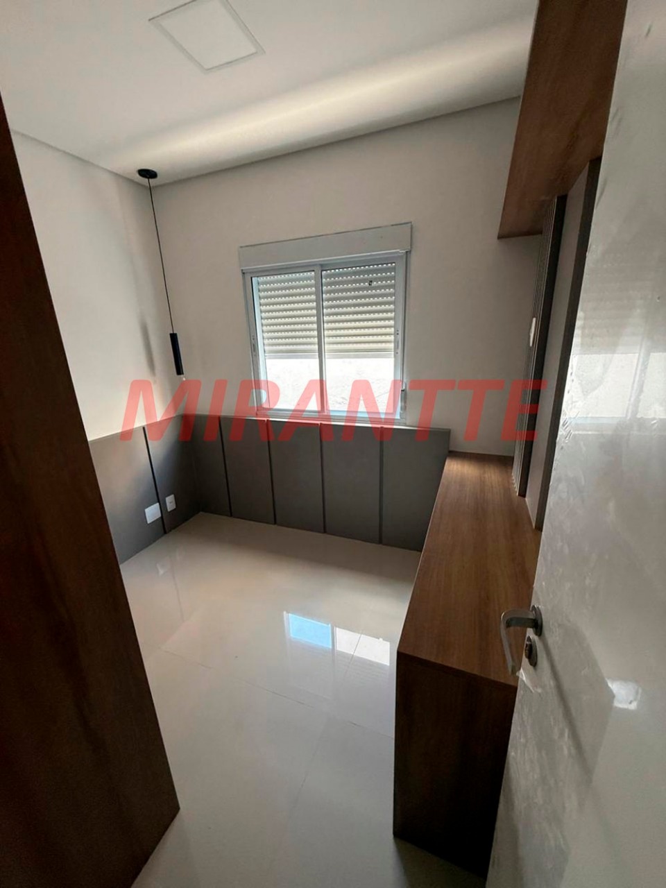 Cond. fechado de 175m² com 3 quartos em Jardim Santa Inês
