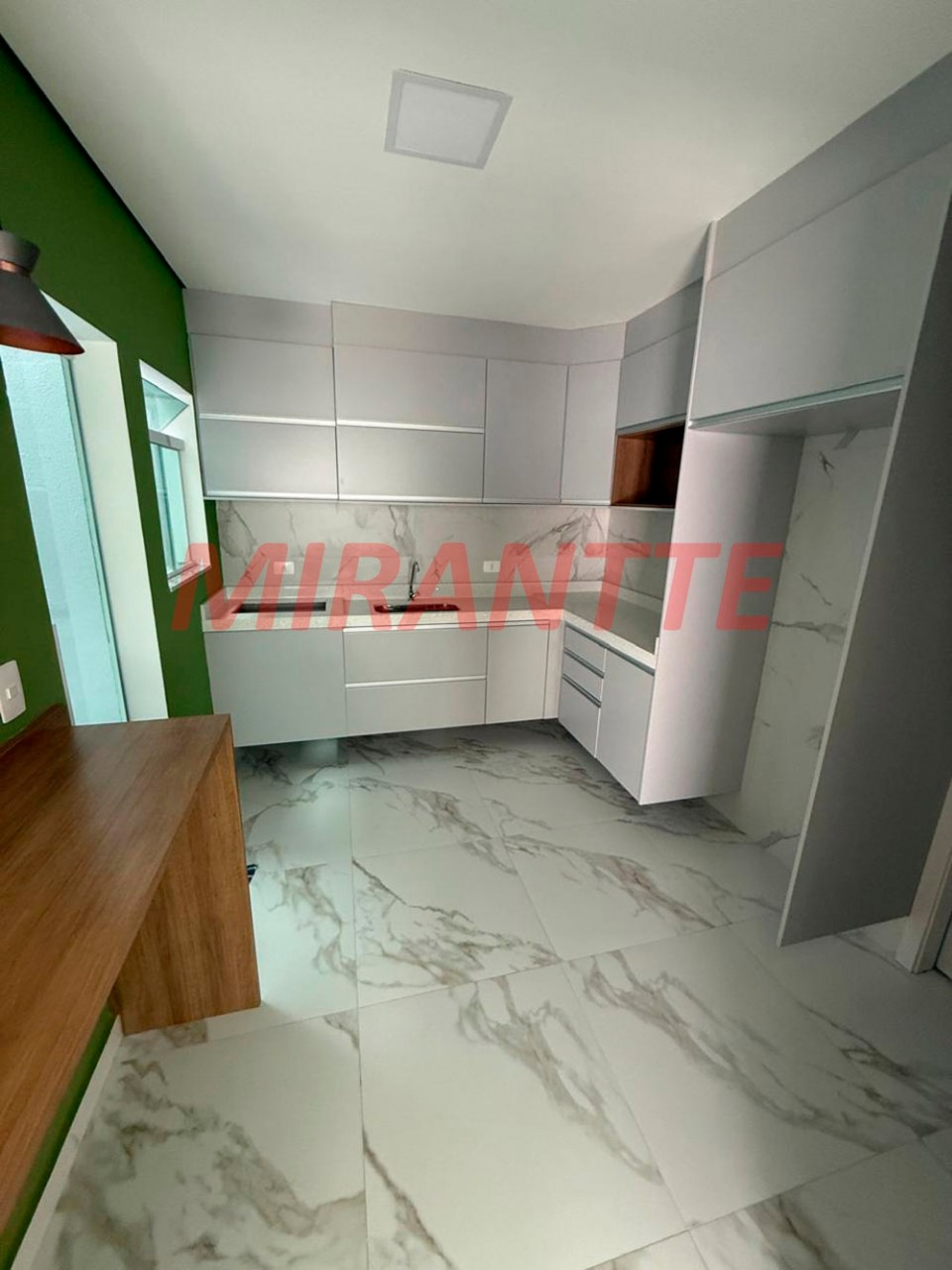 Cond. fechado de 175m² com 3 quartos em Jardim Santa Inês