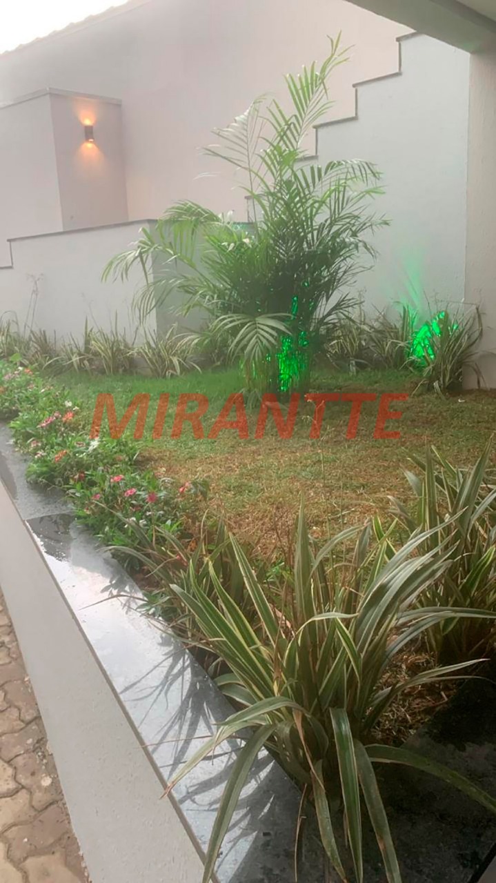 Cond. fechado de 175m² com 3 quartos em Jardim Santa Inês