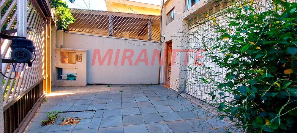 Sobrado de 220m² com 2 quartos em Vila Mazzei
