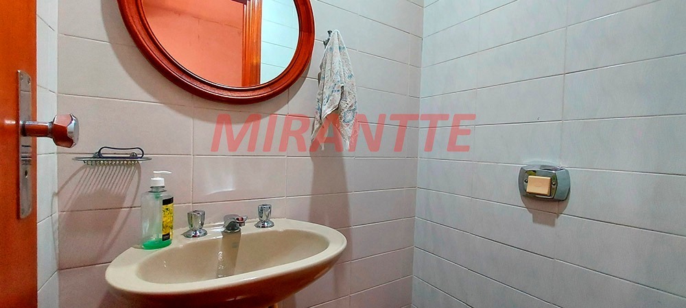 Sobrado de 220m² com 2 quartos em Vila Mazzei