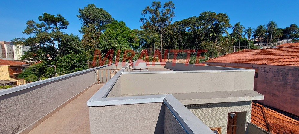 Sobrado de 220m² com 2 quartos em Vila Mazzei
