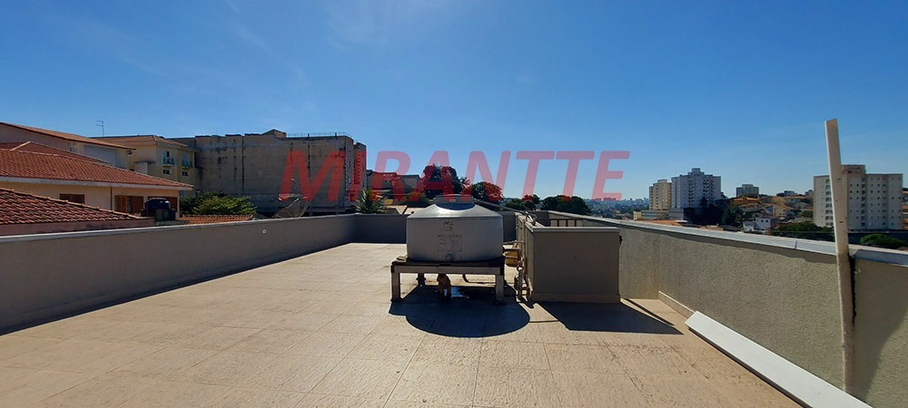 Sobrado de 220m² com 2 quartos em Vila Mazzei