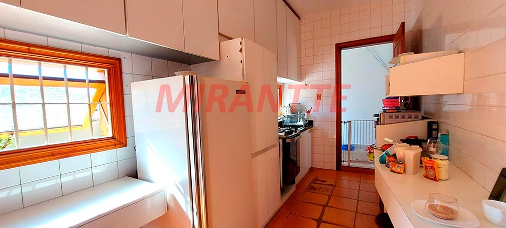 Sobrado de 220m² com 2 quartos em Vila Mazzei