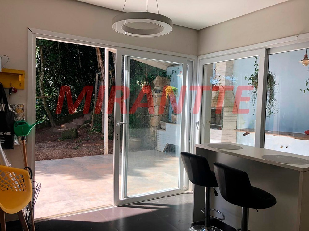 Cond. fechado de 210.31m² com 4 quartos em Caraguata