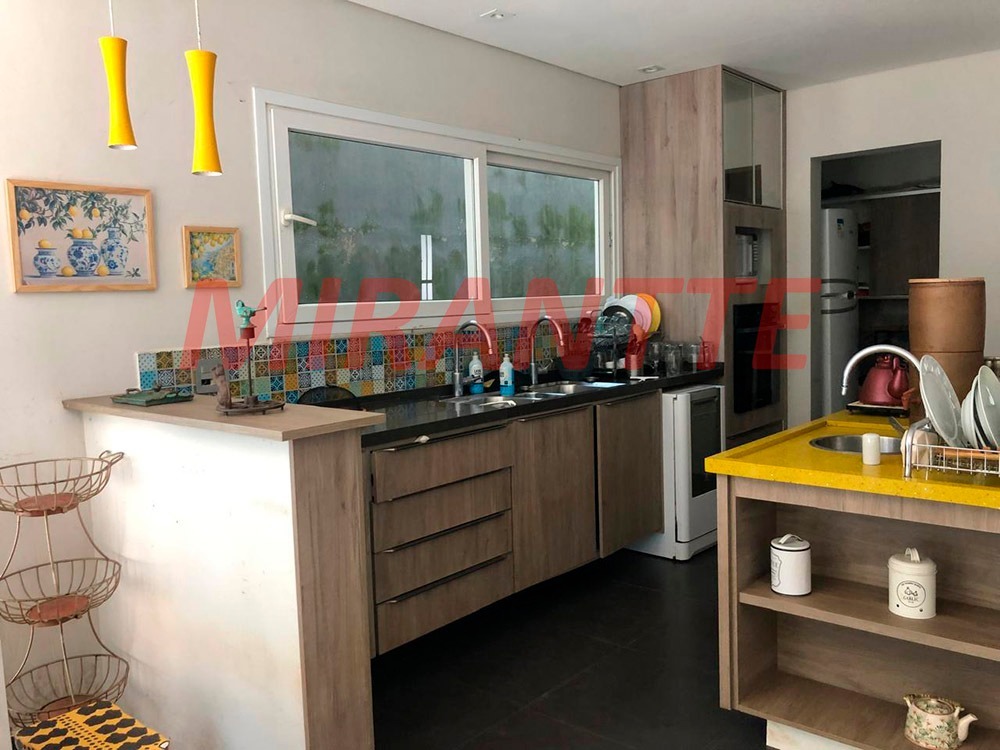 Cond. fechado de 210.31m² com 4 quartos em Caraguata