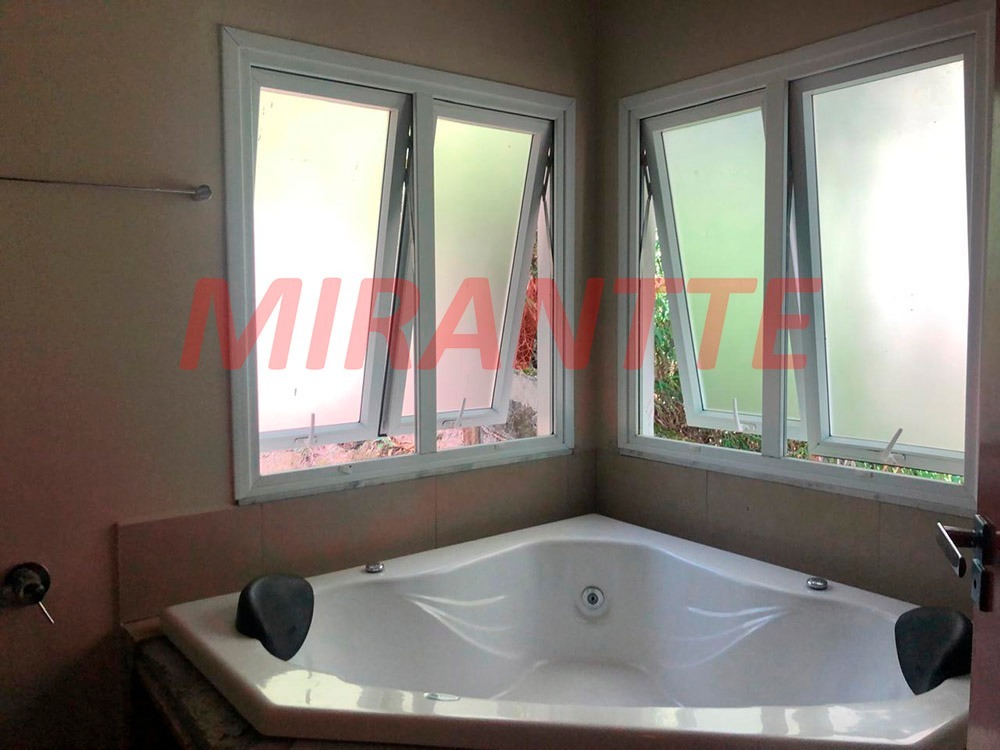 Cond. fechado de 210.31m² com 4 quartos em Caraguata