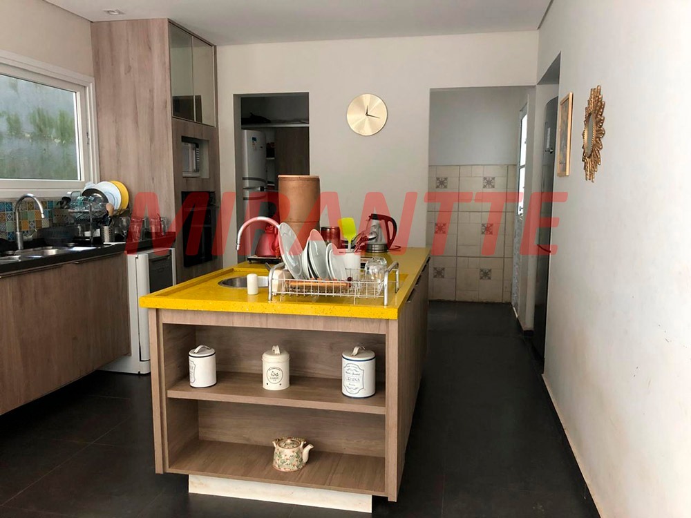 Cond. fechado de 210.31m² com 4 quartos em Caraguata