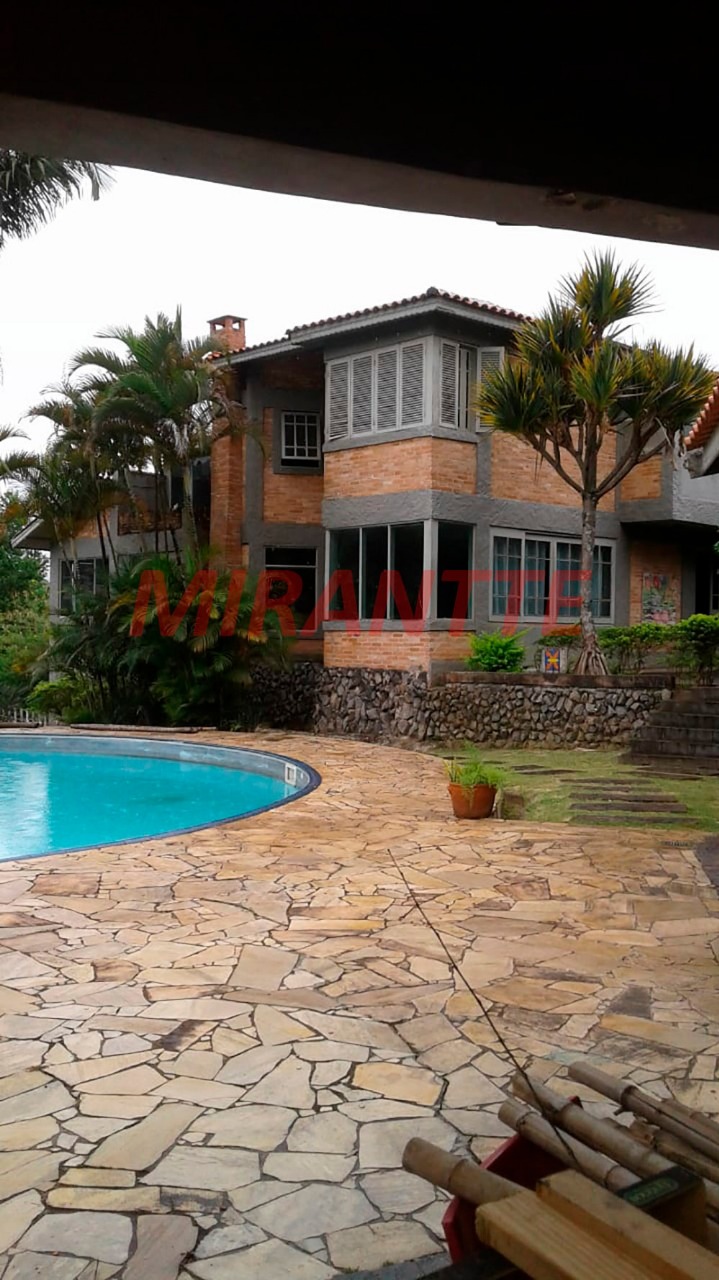 Cond. fechado de 760m² com 4 quartos em Condomínio Refúgio dos Pinheiros