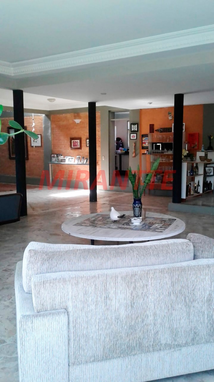 Cond. fechado de 760m² com 4 quartos em Condomínio Refúgio dos Pinheiros