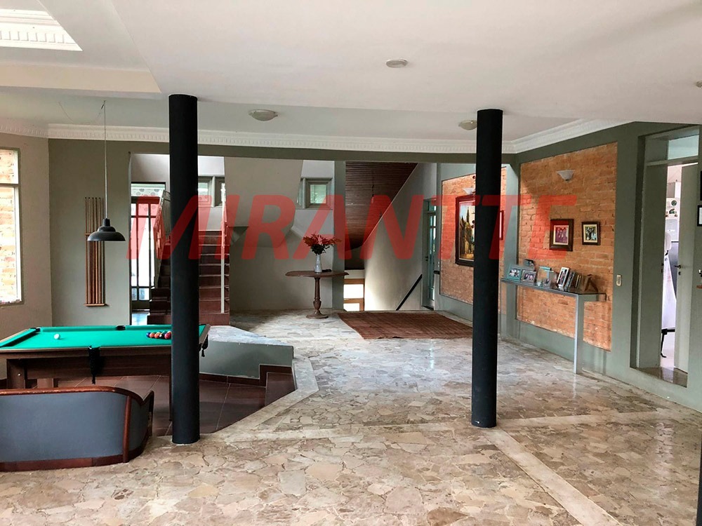 Cond. fechado de 760m² com 4 quartos em Condomínio Refúgio dos Pinheiros