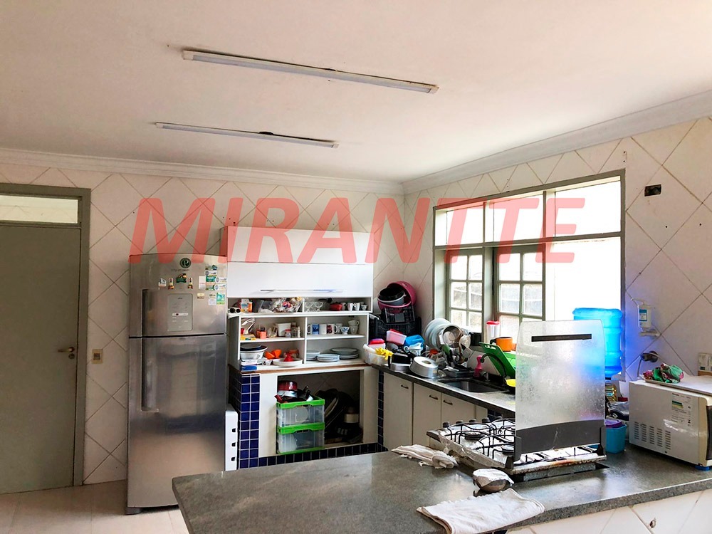 Cond. fechado de 760m² com 4 quartos em Condomínio Refúgio dos Pinheiros