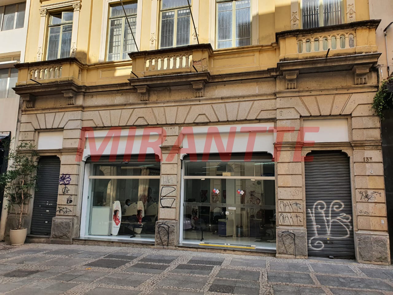 Comercial de 421.44m² em Centro